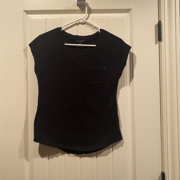 Old Navy Tops - Old Navy Tee with Pocket